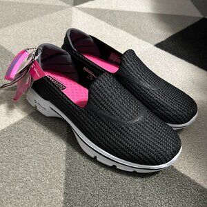 NWT Skechers GO WALK 3 Black Slip-on Walking Sneakers Women's Size 9